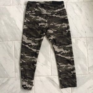 Lorna Jane Camo Leggings, size small
